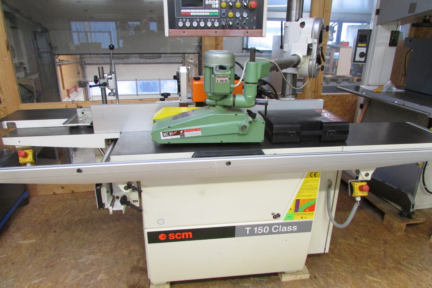 SCM T 150 Class mit seitlichem Schiebeschlitten