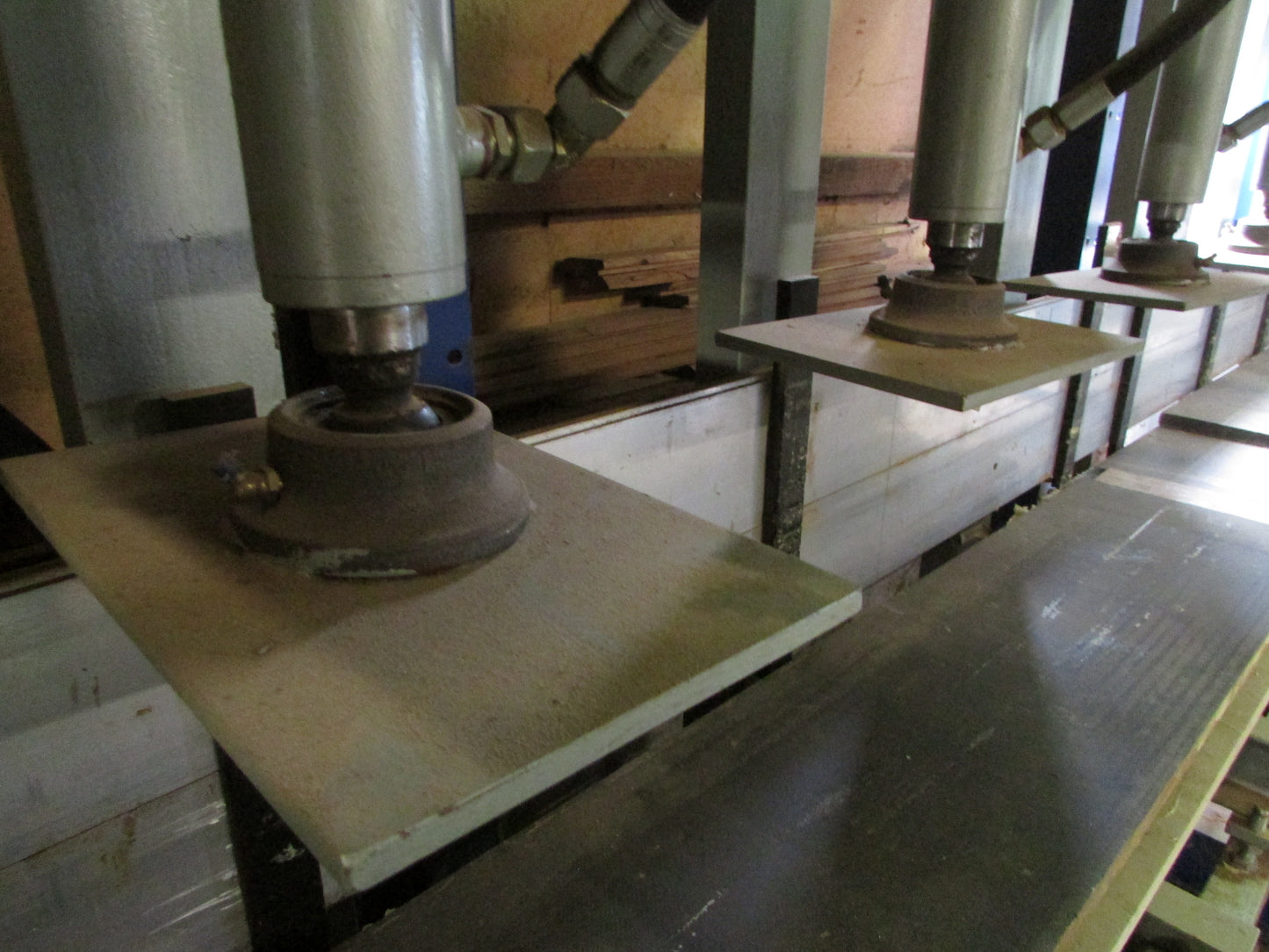 Balkenpresse ölhydraulisch 6.000mm Presslänge