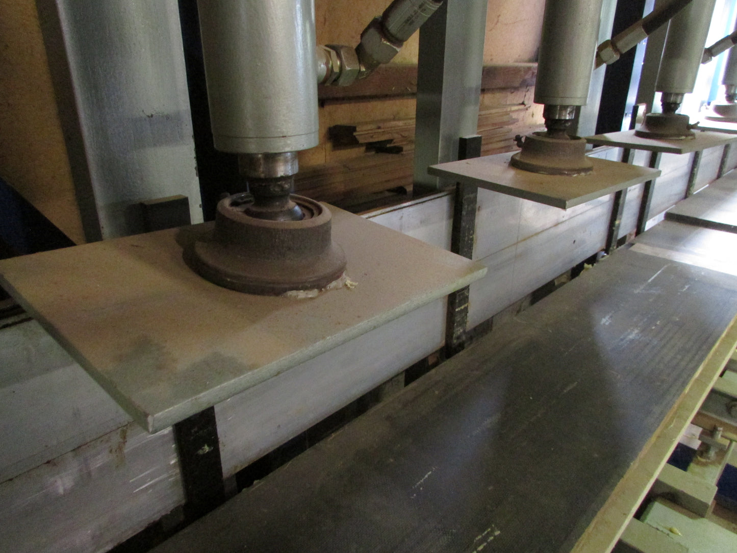 Balkenpresse ölhydraulisch 6.000mm Presslänge