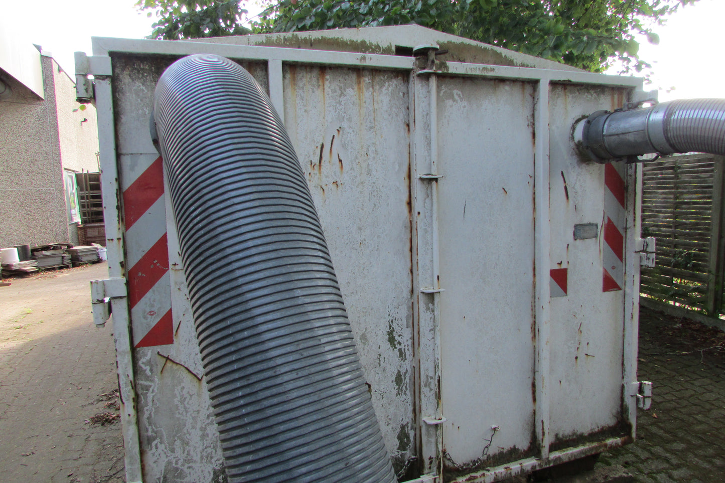 SCHUKO EcoVar 97 Späneabsauganlage mit Zellenradschleuse/Spänecontainer
