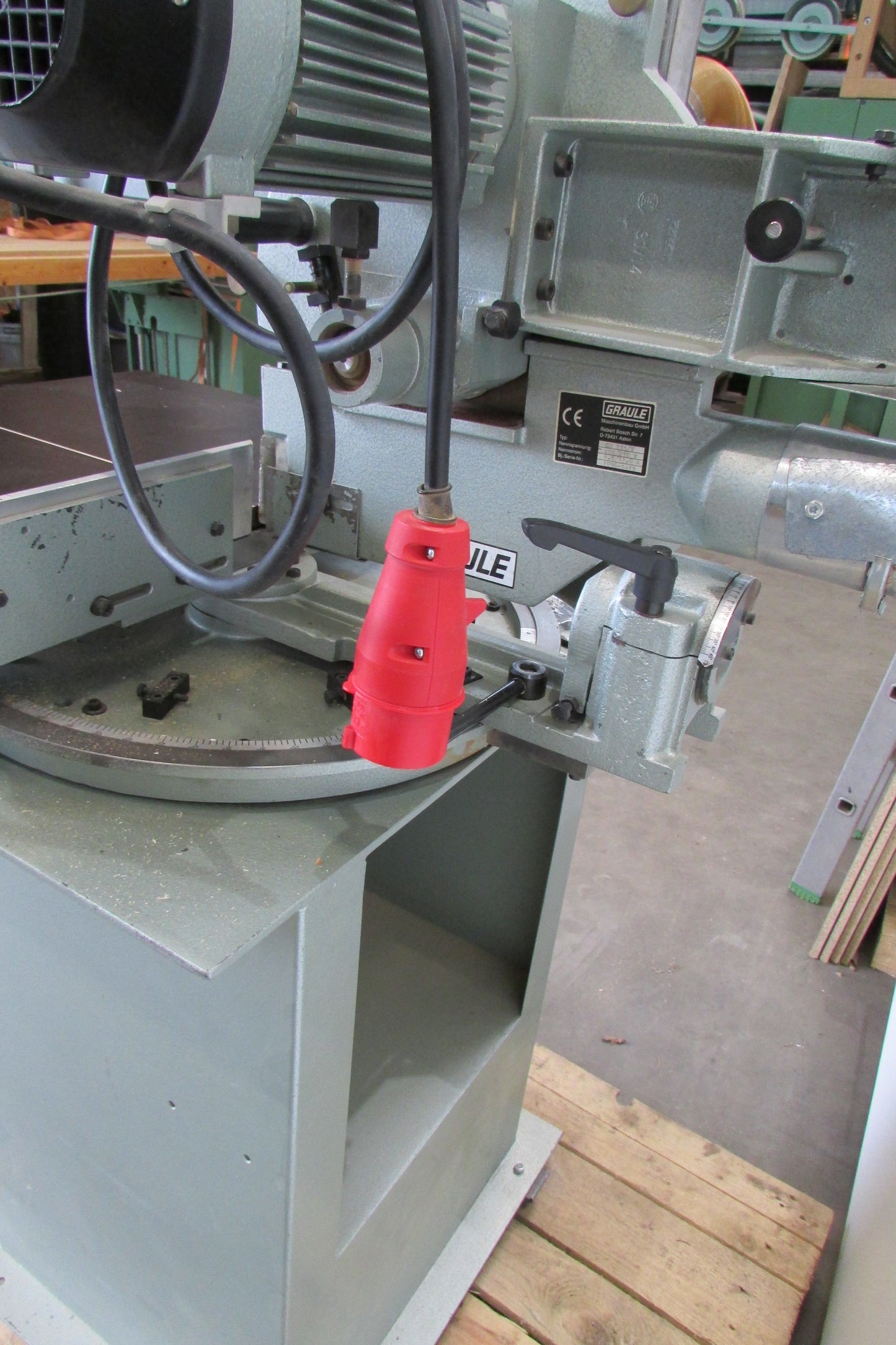 GRAULE Abläng- und Gehrungskreissäge ZS 135 / N + Rollenbahn - Gebrauchtmaschine
